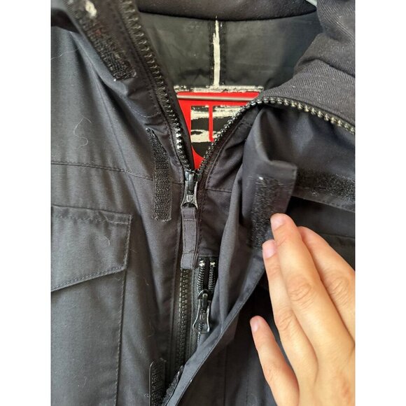 Burton men’s size, medium, black and red jacket - Picture 5 of 8